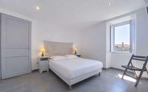 Casa Giuliani: Habitación, Mueble, Cama, Sábana, Lecho, Marco De La Cama, Hotel, Linos, Colchón, Almohada