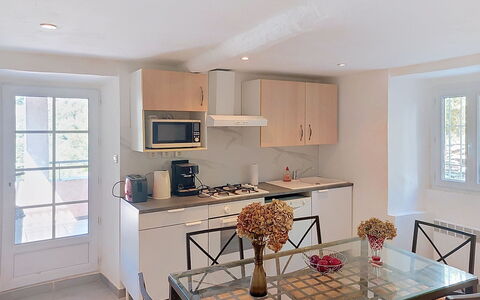 Casa Giuliani: Mueble, Diseño De Interiores, Piso, Madera, Suelo, Cocina, Silla, Mostrador, Encendiendo, Habitación