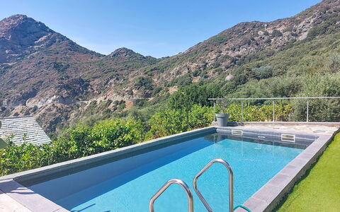 Casa Giuliani: Piscina, Agua, Accidentes Geográficos Montañosas, Montaña, Colina, Recurso, Cordillera, Mueble Para Exteriores, Fuente De Agua, Eco Hotel