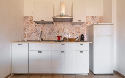 Fortuna: Cocina, Mostrador, Aparato De Cocina, Gabinetes, Electrodoméstico, Piso, Diseño De Interiores, Fregadero, Suelo, Alacena