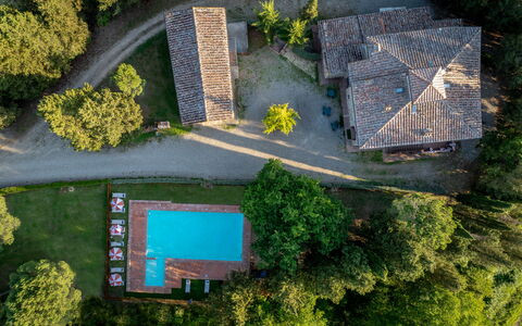 Maison Badia a Passignano: Piscina, Inmuebles, Cabaña, Hacienda, Eco Hotel, Casa De Campo, Patio Interior, Recurso, Jardín, Villa