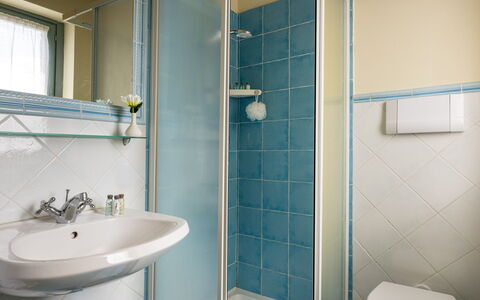 Casa Stella Serena, Casole D'Elsa, Pool: Diseño De Interiores, Piso, Suelo, Arreglo De Tubería, Lavabo Del Baño, Baño, Plomería, Habitación, Techo, Lavabo