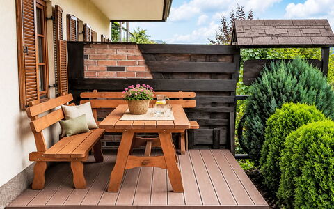 Klippitztörl 8: Mueble, Madera, Mueble Para Exteriores, Mesa, Mesa Al Aire Libre, Madera Dura, Manchas De Madera, Maceta, Cubierta, Jardín