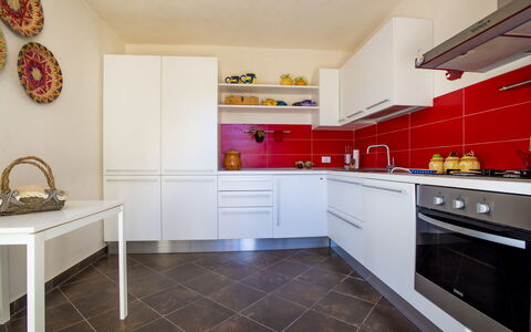 Tenuta Renna: Cocina, Mostrador, Aparato De Cocina, Diseño De Interiores, Piso, Electrodoméstico, Gabinetes, Mueble, Suelo, Casa