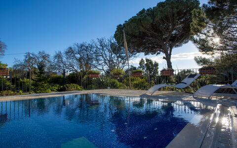 Tenuta Renna: Azul, Agua, Piscina, Árbol, Recurso, Reflexión, Ocio, Eco Hotel, Sombra, Paisajismo