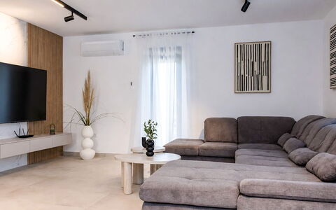 Antica: Mueble, Diseño De Interiores, Piso, Sofá, Suelo, Madera, Sala, Departamento, Techo, Casa