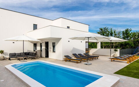 Antica: Piscina, Material Compuesto, Mueble Para Exteriores, Ocio, Recurso, Inmuebles, Paraguas, Sombra, Eco Hotel, Villa