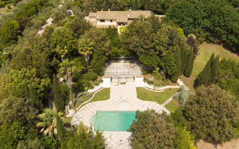 Luxury Villas Near Rome: Árbol, Paisaje, Barrio Residencial, Inmuebles, El Terreno Del Lote, Jardín, Plantación, Paisajismo, Mansión, Hacienda