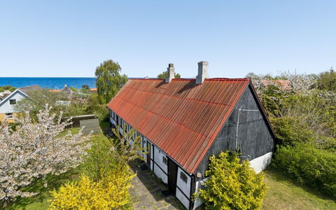Espen - 300M from the Sea: Hierba, Pradera, El Terreno Del Lote, Cabaña, Área Rural, Prado, Edificios Del Jardín, Jardín, Cobertizo
