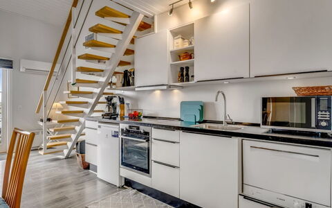 Melvin - 50M to the Fjord: Piso, Cocina, Diseño De Interiores, Suelo, Techo, Suelos De Madera, Mostrador, Aparato De Cocina, Electrodoméstico, Mueble