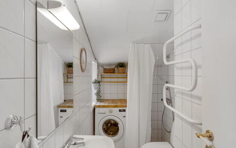 Ovine - 200M from the Sea: Pared, Piso, Diseño De Interiores, Suelo, Arreglo De Tubería, Techo, Plomería, Baño, Habitación, Baño