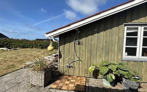 Ovine - 200M from the Sea: Madera, Cabaña, Techo, Vía Muerta, Casa, Puerta, Patio Interior, Jardín, Yarda, Edificios Del Jardín
