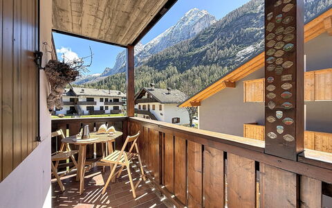 Casa Arnica: Cordillera, Madera Dura, Manchas De Madera, Valle, Alpes, Pueblo De Montaña, Maderas, Madera Contrachapada, Tablón, Balcón