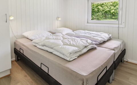 Brunhild - 29Km from the Sea: Cama, Habitación, Sábana, Lecho, Marco De La Cama, Diseño De Interiores, Mueble, Linos, Habitación, Almohada