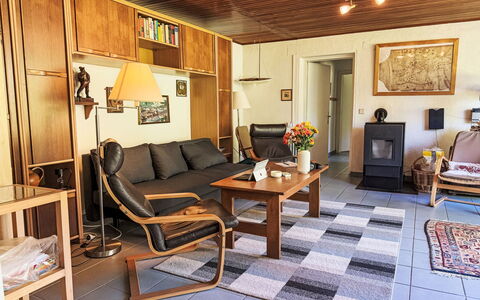 Ossiacher See 20: Mueble, Diseño De Interiores, Piso, Suelo, Sofá, Madera, Sala, Techo, Habitación, Silla