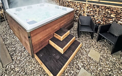Bukanda: Manchas De Madera, Madera Dura, Jacuzzi, Maderas, Piscina