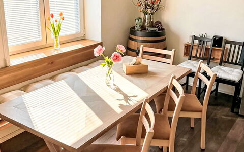 Bukanda: Mueble, Piso, Diseño De Interiores, Silla, Suelo, Mesa, Madera, Cocina Y Comedor Mesa, Comedor, Suelos De Madera