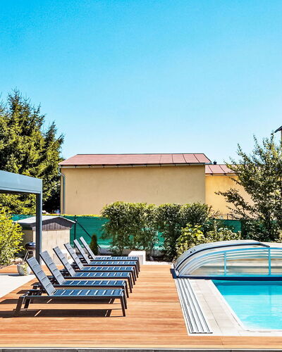 Bukanda: Piscina, Mueble Para Exteriores, Recurso, Sunlounger, Material Compuesto, Paraguas, Eco Hotel, Ocio, Sombra, Silla