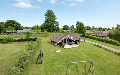 Anneke - 500M from the Sea