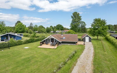 Anneke - 500M from the Sea