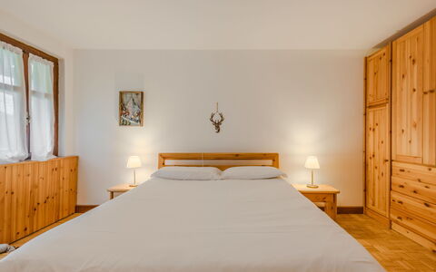 Lo Chalet del Bepy: Cama, Mueble, Habitación, Lecho, Diseño De Interiores, Sábana, Madera, Suelo, Piso, Techo