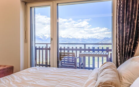 Balcon des Alpes 24: Mueble, Diseño De Interiores, Habitación, Suelo, Cama, Linos, Habitación, Cordillera, Balcón, Madera Dura