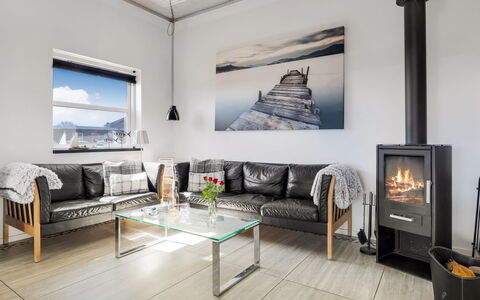 Vaska - 75M from the Sea