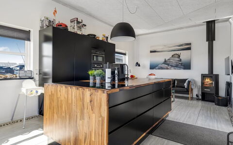 Vaska - 75M from the Sea: Mueble, Piso, Cocina, Madera, Mostrador, Aparato De Cocina, Diseño De Interiores, Gabinetes, Suelos De Madera, Electrodoméstico