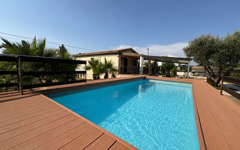 Villa Andrea: Piscina, Recurso, Sombra, Eco Hotel, Manchas De Madera, Cubierta, Madera Dura, Mueble Para Exteriores, Hotel