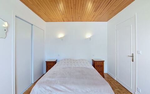 Maison des Bergers: Mueble, Balcón, Sombra, Jardín, Mueble Para Exteriores, Silla, Porche, Yarda, Paisajismo, Patio Interior