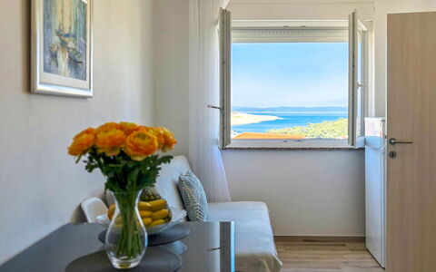 Rab Lopar 115: Mueble, Departamento, Mar, Sombra, Cubiertas De Ventanas, Tratamiento De La Ventana, Cortina, Lámpara, Hotel, Almohada