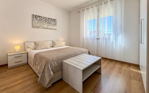 Rab Lopar 115: Mueble, Cama, Diseño De Interiores, Suelo, Piso, Habitación, Habitación, Madera, Suelos De Madera, Techo
