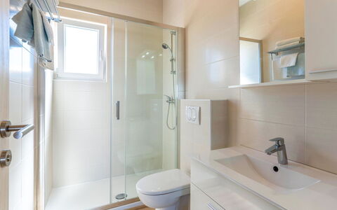 Rab Lopar 115: Baño, Piso, Arreglo De Tubería, Diseño De Interiores, Suelo, Lavabo Del Baño, Lavabo, Grifo, Plomería, Mueble De Baño
