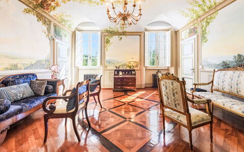 San Giovanni alla Vena: Mueble, Diseño De Interiores, Piso, Silla, Suelo, Mesa, Cocina Y Comedor Mesa, Sombra, Techo, Manchas De Madera