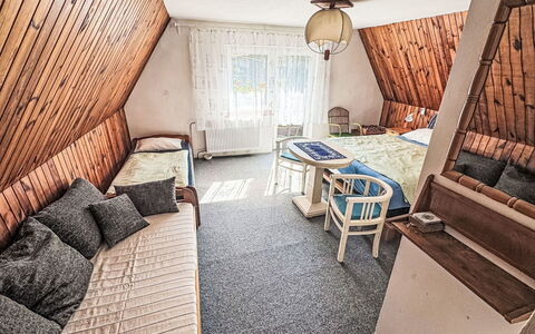 Chalet Helena: Madera, Mueble, Casa, Habitación, Habitación, Cama, Lecho, Madera Dura, Almohada, Linos