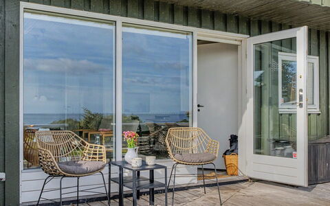 Edla - 35M from the Sea: Cielo, Mueble, Madera, Mueble Para Exteriores, Mesa, Silla, Nube, Mesa Al Aire Libre, Madera Dura, Tablón
