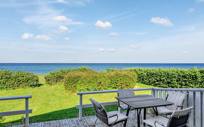 Edla - 35M from the Sea