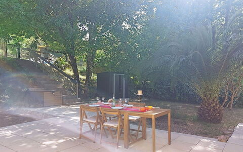 Le Boris: Mueble, Silla, Mueble Para Exteriores, Mesa Al Aire Libre, Patio, Cocina Y Comedor Mesa, Sombra, Diseño, Estructura Al Aire Libre, Mesa De Café