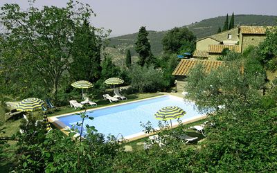 Borgo Del Castagno: Piscina, Propiedad, Paisaje Natural, Paisaje, Bienes Raíces, Inmuebles, Ocio, Edificio, Árbol, Casa