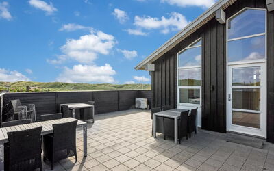 Tume - 250M from the Sea