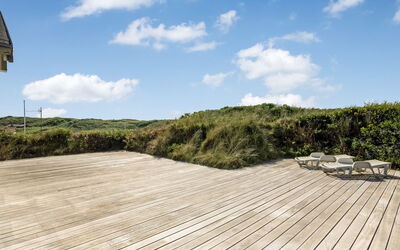 Tume - 250M from the Sea