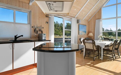 Yanne - 550M from the Sea: Madera, Cocina, Diseño De Interiores, Piso, Mueble, Aparato De Cocina, Techo, Mostrador, Encendiendo, Suelo