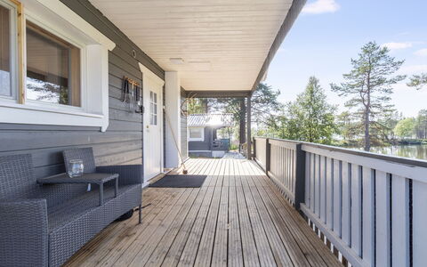 Sevettijärventie 8753: Madera, Porche, Casa, Piso, Suelos De Madera, Suelo, Madera Dura, Tablón, Cubierta, Puerta