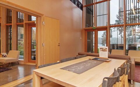 Villa Hanna: Mueble, Madera, Diseño De Interiores, Piso, Suelo, Techo, Silla, Suelos De Madera, Sala, Madera Dura