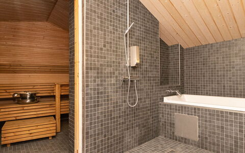 Villa Johanna: Piso, Madera, Suelo, Diseño De Interiores, Techo, Arreglo De Tubería, Plomería, Material Compuesto, Loseta, Baño
