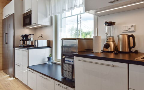 Villa Ruuska: Aparato De Cocina, Cocina, Mostrador, Gabinetes, Diseño De Interiores, Electrodoméstico, Mueble, Electrodoméstico, Piso, Madera