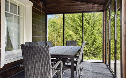 Villa Ruuska: Mueble, Madera, Piso, Silla, Diseño De Interiores, Mesa, Suelo, Mueble Para Exteriores, Cocina Y Comedor Mesa, Porche