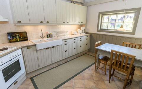 Gammelgård Jahtimaja: Madera, Piso, Cocina, Diseño De Interiores, Gabinetes, Suelo, Mostrador, Techo, Casa, Aparato De Cocina