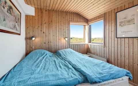 Bena - 300M from the Sea: Madera, Habitación, Cama, Sábana, Techo, Lecho, Suelo, Marco De La Cama, Madera Dura, Manchas De Madera