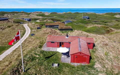 Bena - 300M from the Sea: Cabaña, Pendiente, Pradera, \Choza